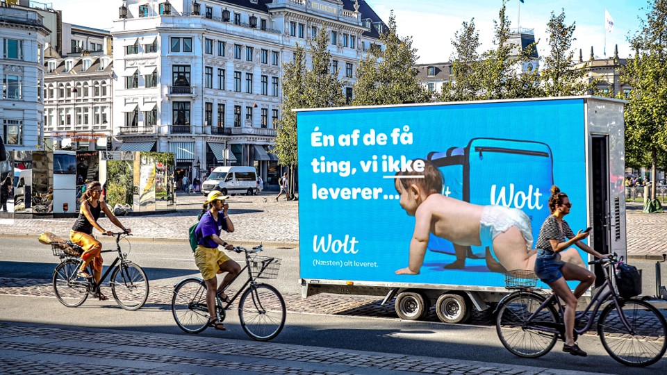 Moving Billboard med Wolt-kampagne ved Kongens Nytorv